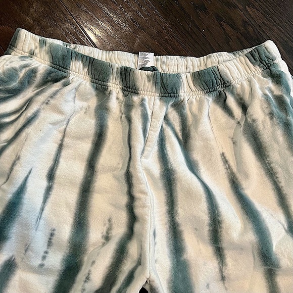 Good American Boyfriend Sweatpants in Blue Orion Tie Dye - Picture 10 of 16